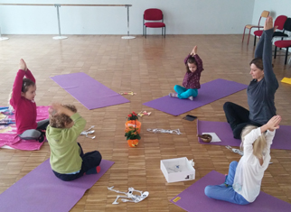 yoga enfant a Ayguesvives
